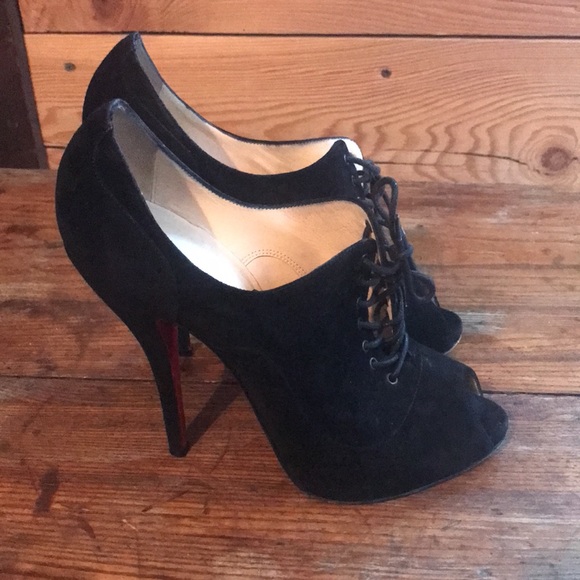 Christian Luouboutin Derby Shoe in Suede - Picture 4 of 10